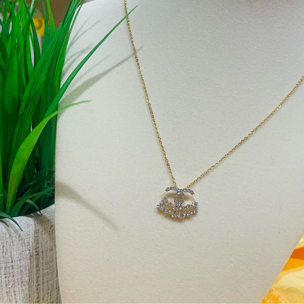 Fashion Jewelry Gold Crown Pendant Necklace with Clear Stones